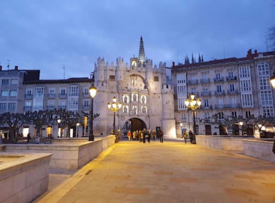 Vivienda De Uso Turistico En El Corazon De Burgosアパートメント エクステリア 写真